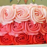 🌹🎂 ¡Dale un toque floral a tus pasteles con el topper rosas! Descubre cómo hacerlo aquí 🌸💕