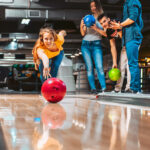 🎳 ¡Encuentra los mejores 🎳 bolos cerca de ti! Descubre los lugares más divertidos para practicar el deporte del boliche 📍🎳