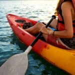 🛶 Descubre la emoción de remar en Kayak 🚴‍♀️ por el hermoso Bilbao: ¡la combinación perfecta! 🌊