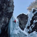 🧊❄️ Descubre la emoción de la escalada en hielo: ¡Conquista las cumbres heladas!