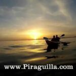 🛶🏝️ Explora la Illa de Arousa en kayak: ¡descubre sus encantos acuáticos! 🌊📍