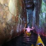 🚣‍♀️ Descubre las mágicas cuevas de Menorca en kayak: la mejor forma de explorar la isla 🌊