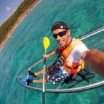 🚣‍♀️ Descubre la magia de Menorca con el kayak transparente: ¡Una experiencia única! 🌊